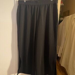 Elegant Black Women's pants with slits on the sides (NWOT)